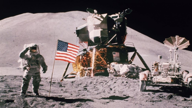 Meski astronot menancapkan bendera negara mereka di bulan, satelit bumi itu dinyatakan entitas bebas hak milik. - Hulton Archive/Getty images