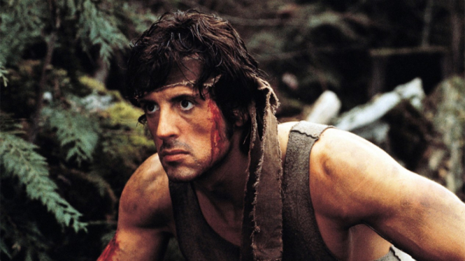 Sylvester Stallone sebagai John Rambo.