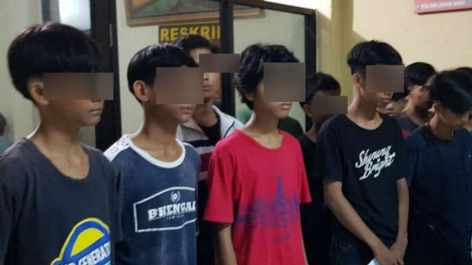 Polisi bekuk puluhan remaja diduga hendak tawuran, di Jakarta Pusat.