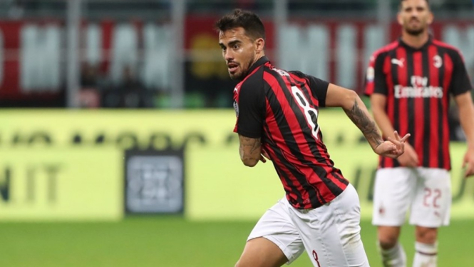 Pemain AC Milan, Suso mencetak satu gol ke gawang Genoa