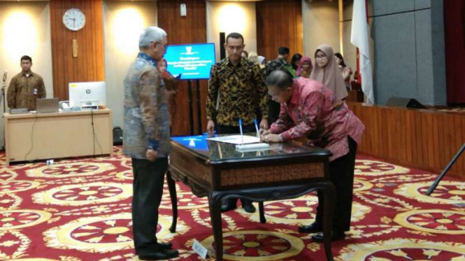 Menteri Koordinasi Bidang Perekonomian Darmin Nasution.