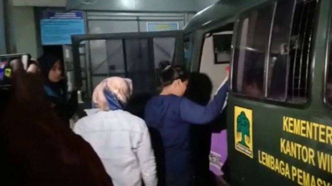 Lima napi wanita dipindahkan usai kebakaran di Lapas Biaro, Bukittinggi.