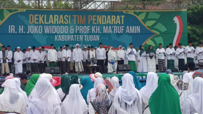 Tim pendarat deklarasi dukungan kepada Jokowi-Ma'ruf di Tuban, Jawa Timur.
