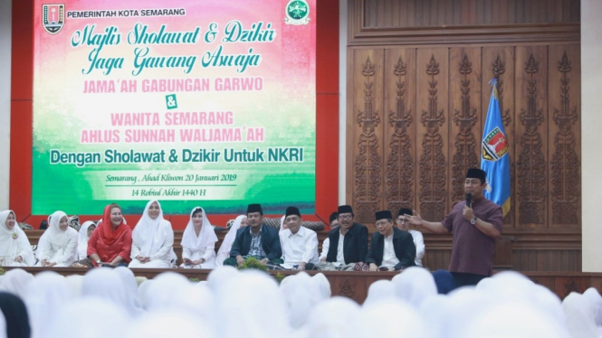 Walikota Semarang Hendrar Prihadi dan jamaah pengajian Jaga Gawang Aswaja