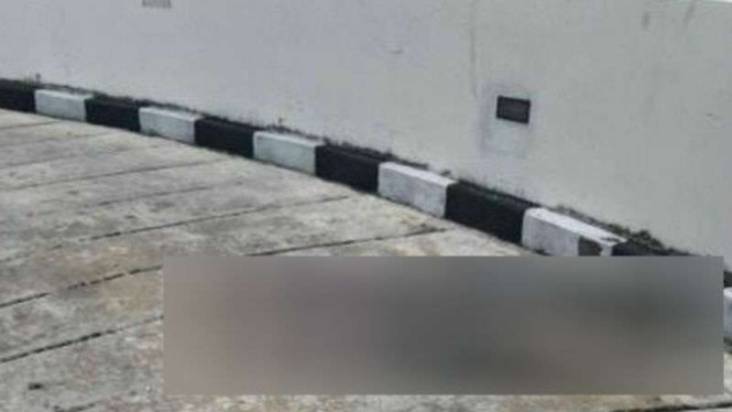 Mahasiswa bunuh diri lompat dari lantai 12 Gedung Asrama UBM, Jakarta.