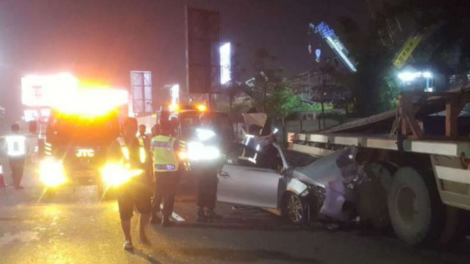 Kecelakaan lalu lintas di Kilometer 29 Tol Cengkareng (arah ke Bandara Soekarno-Hatta) pada pukul 01.24 WIB, Kamis, 24 Januari 2019.