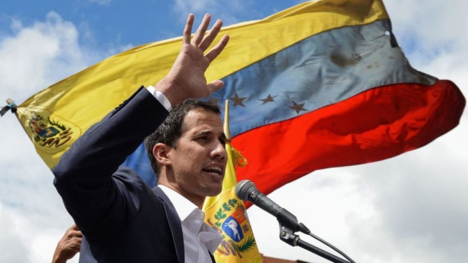Pemimpin oposisi Venezuela, Juan Guaido, yang berusia 35 tahun, menyatakan dirinya sebagai presiden sementara negara tersebut. - FEDERICO PARRA/AFP