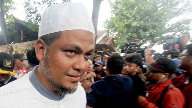 Abdul Rochim Baasyir, putra narapidana kasus terorisme Abu Bakar Baasyir usai mengunjungi ayahnya di Lapas Gunung Sindur,  Bogor, Jawa Barat