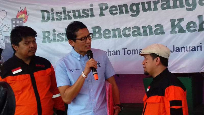 Calon wakil presiden nomor urut 02 Sandiaga Uno di Tomang, Jakarta Barat.