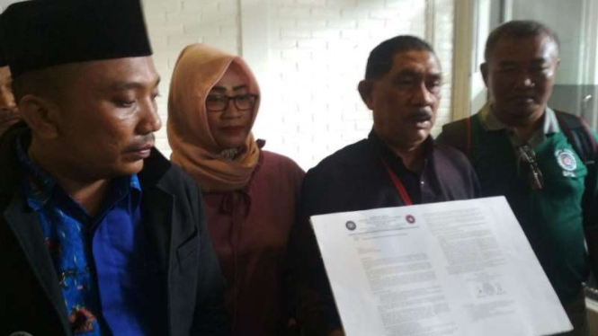 Serikat pekerja rokok dan paguyuban toko menjelaskan keresahan tentang revisi Perda Kawasan Tanpa Rokok di Surabaya pada Jumat, 25 Januari 2019.