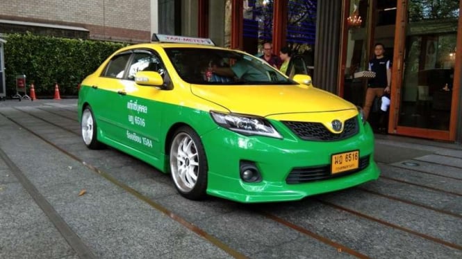Taksi di Thailand yang banyak dimodifikasi.