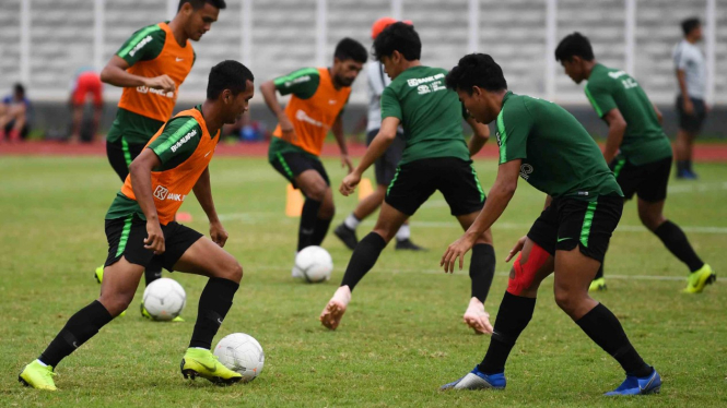 Pemain Timnas Indonesia U-22 mengikuti pemusatan latihan di Stadion Madya, Kompleks GBK, Jakarta