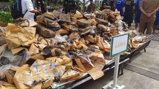  511 kg ganja siap edar dimusnahkan di depan kantor Wali Kota Banda Aceh 