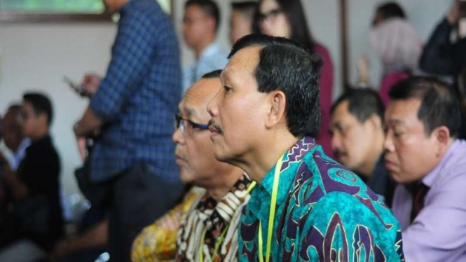 Sekda Jawa Barat Iwa Karniwa menjalani persidangan