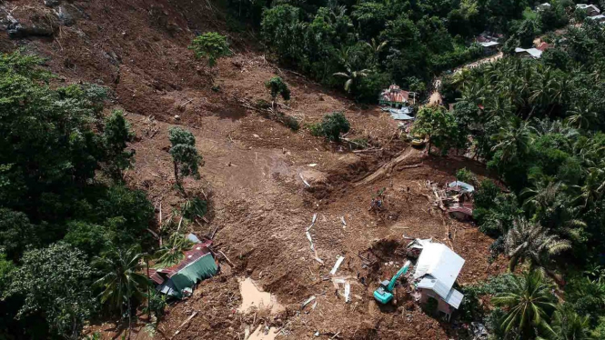 Foto aerial kondisi lokasi bencana tanah longsor yang terjadi di Desa Pattalikang, Kecamatan Manuju, Kabupaten Gowa, Sulawesi Selatan