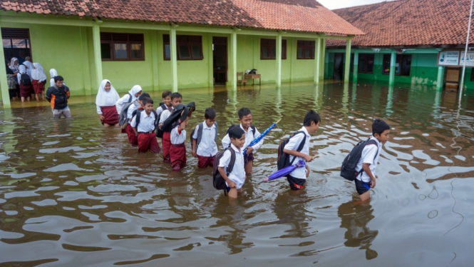 Image result for banjir di sekolah