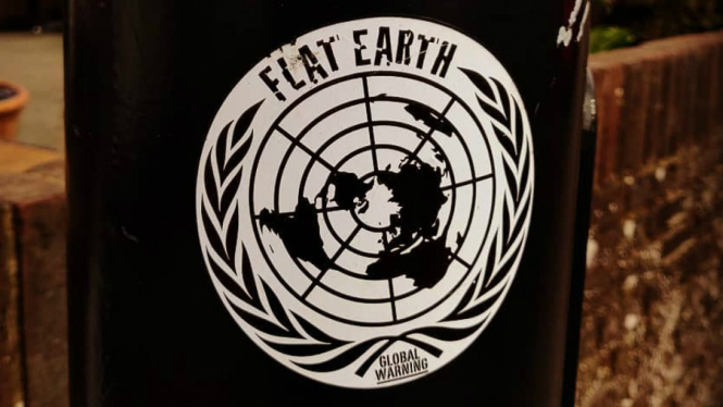 Ilustrasi bumi datar atau flat earth.