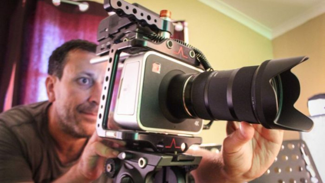 Pembuat film buta Peter Renzullo menggunakan kamera khusus untuk mengetahui apa yang dia rekam difilmnya.
