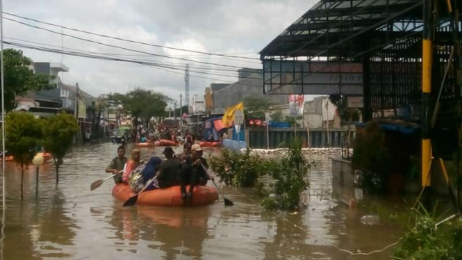 Sembilan puluh empat rumah di Perumahan Garden City, Priok, Tangerang, Banten, kebanjiran dengan ketinggian air 45-60 sentimeter pada Rabu, 30 Januari 2019.