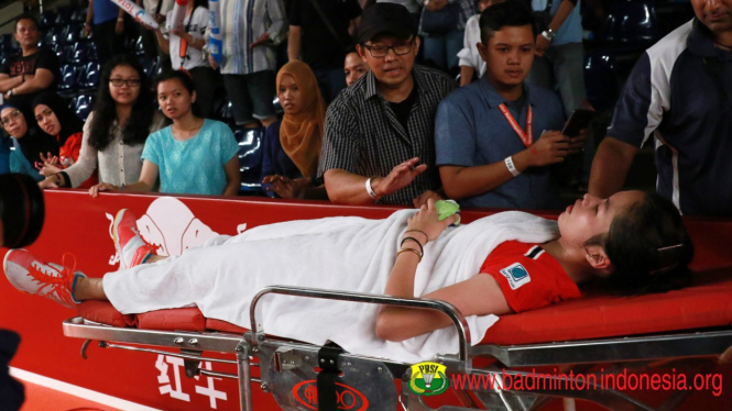Pebulutangkis Thailand, Ratchanok Intanon menderita cedera di Istora pada 2015