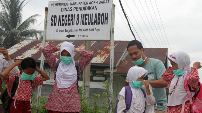 Pembagian Masker Gratis untuk Anak Sekolah