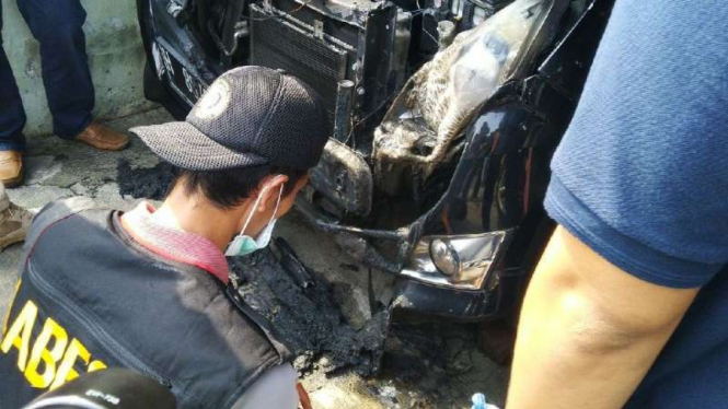 Kejadian pembakaran mobil di Kecamatan Candisari Kota Semarang 
