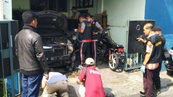 Pembakaran mobil di Kecamatan Candisari Kota Semarang