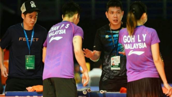 Pelatih baru duet Chan Peng Soon/Goh Liu Ying, Chew Choon Eng (tengah/hitam)