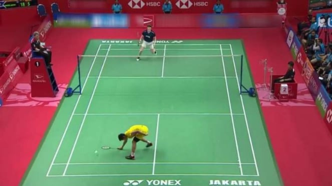 Anders Antonsen lepaskan smes mematikan ke Jonatan Christie.