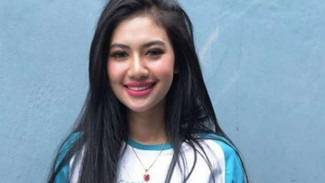 Muncikari F Mengaku Tak Kenal Della Perez