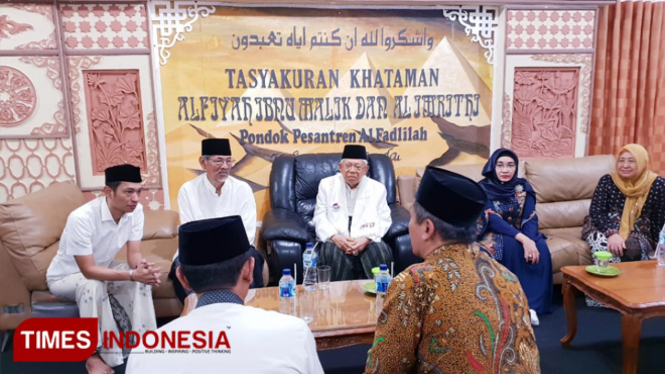 Cawapres nomor urut 01, KH Ma"ruf Amin saat bersilaturahmi dengan Kiai Dimyati Rois di Kendal. (FOTO: Monang Sinaga for TIMES Indonesia).