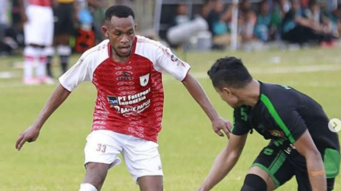 Duel Persidago vs Persipura di leg 1 babak 32 besar Piala Indonesia.