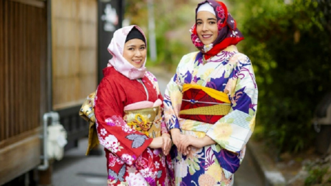 Kimono untuk pengguna hijab di Jepang