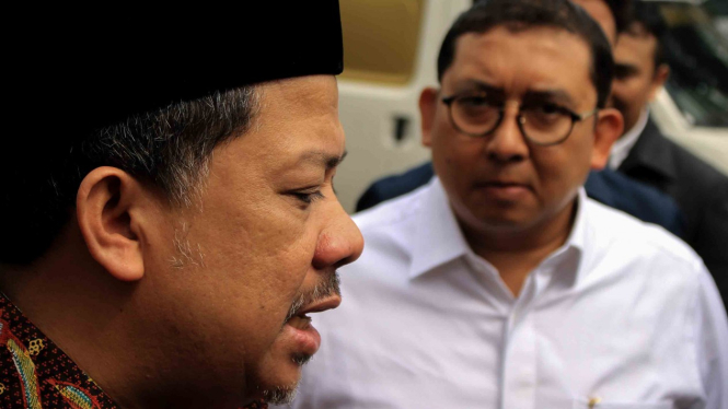 Fahri Hamzah (kiri) dan Fadli Zon saat masih menjadi Wakil Ketua DPR. Mereka berikan keterangan kepada media saat tiba di Rutan Cipinang, Jakarta, Rabu, 6 Februari 2019.