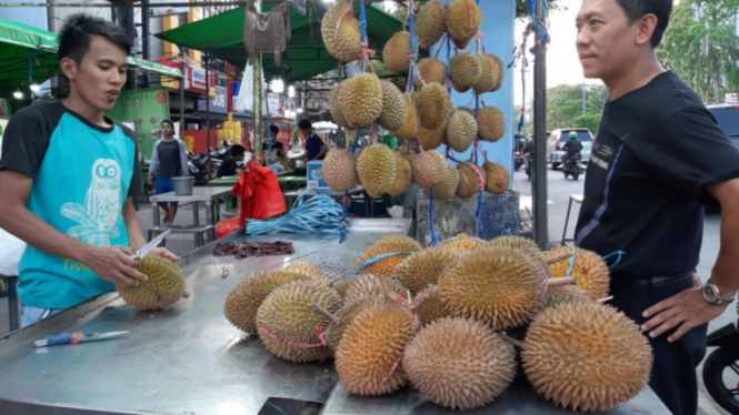 Pedagang Durian di kawasan Mangga Besar, Jakarta