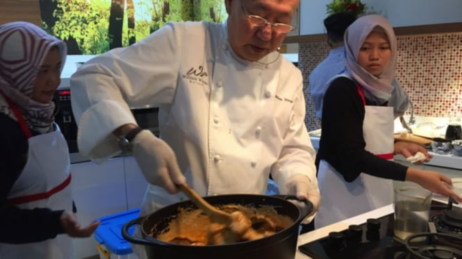 William Wongso masak gulai ayam