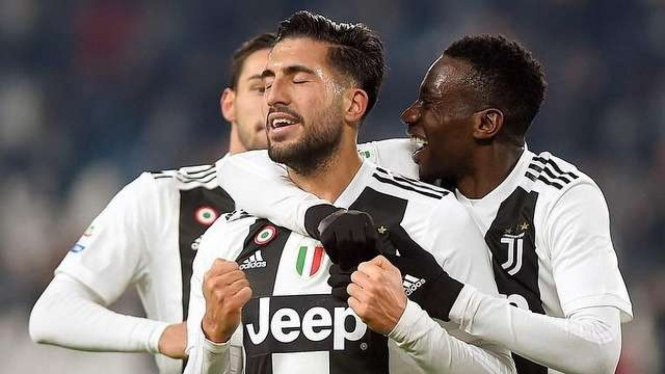 Gelandang Juventus, Emre Can, melakukan selebrasi usai mencetak gol