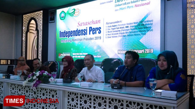 Para narasumber dan moderator dalam Sarasehan Pers di Universitas Islam Malang. (FOTO: Rosidatul Hasanah/ TIMES Indonesia)