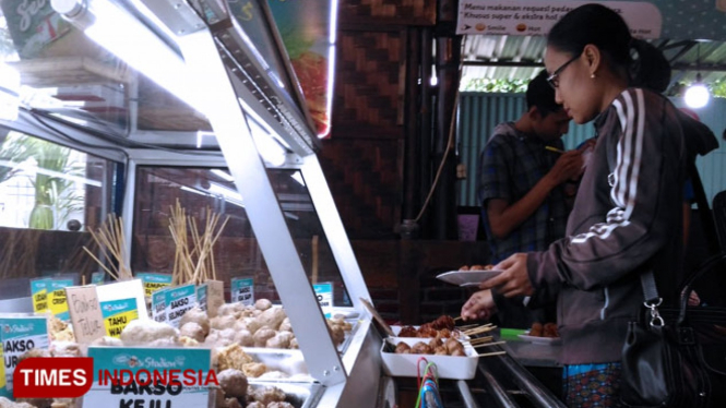 Bakso Klenger salah varian bakso yang jadi kesukaan pecinta kuliner di Bakso dan Cwie Mie De Stadion. (Muhammad Dhani Rahman/TIMES Indonesia)