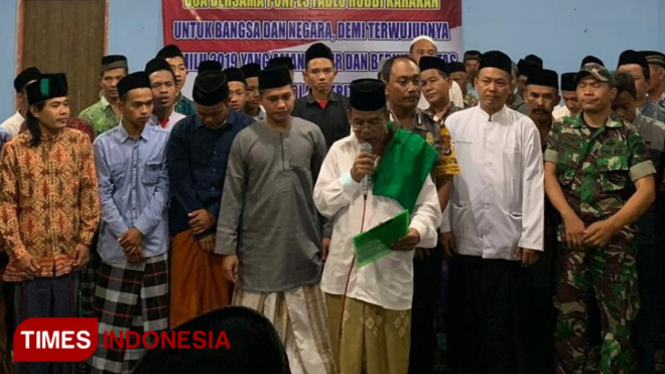 Santri Yogyakarta ikut Deklarasi Pemilu Damai di Ponpes Fadlu Robbi Karakan 04, Sidomoyo Godean, Sleman, DIY, Sabtu malam (9/2/2019). (FOTO: Fajar Rianto/TIMES Indonesia)