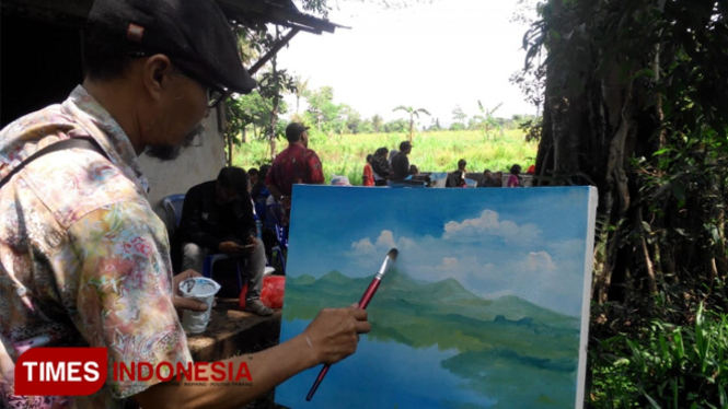 Para seniman saat mengekspresikan Kreatifitasnya di atas kanvas, melukis dengan tema Embung Cinta di Nangkaan Bondowoso (FOTO: Bud for TIMES Indonesia)