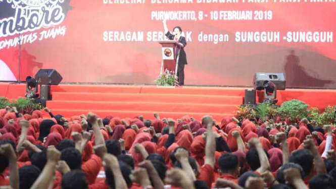 Ketua Umum PDIP Megawati Soekarno Putri saat beroarasi di Jambore Kader Komunitas Juang PDI Perjuangan Jawa Tengah di GOR Sasana Krida Raga Satria, Banyumas, Minggu, 10 Februari 2019.