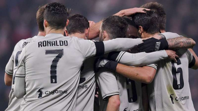 Pemain Juventus rayakan gol.