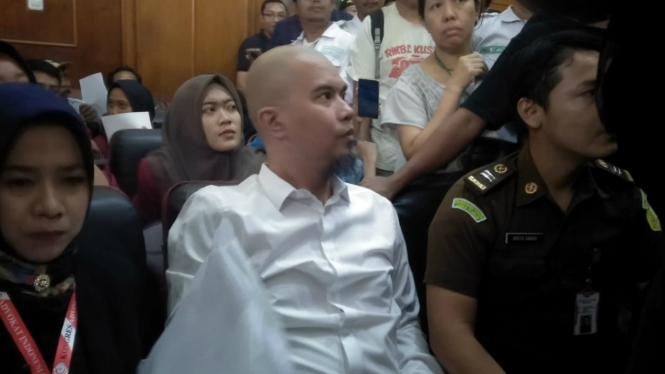 Ahmad Dhani jalani sidang kasus ujaran idiot di PN Surabaya