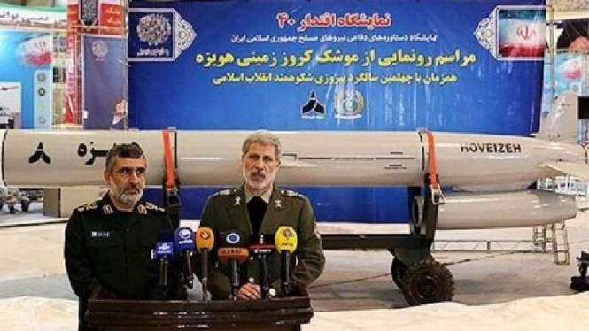 Rudal balistik Hoveizeh milik Iran.
