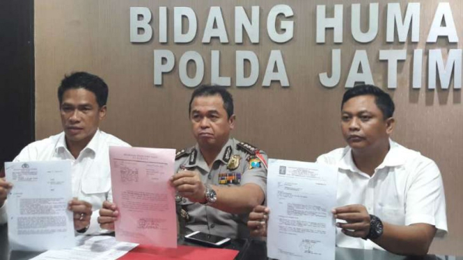 Kepolisian Daerah Jawa Timur memaparkan kasus pencemaran nama baik dengan tersangka Nur Sugi Raharja alias Gus Nur di Surabaya pada Selasa, 12 Februari 2019.