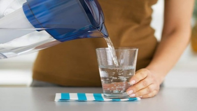 Ilustrasi air minum/air putih.
