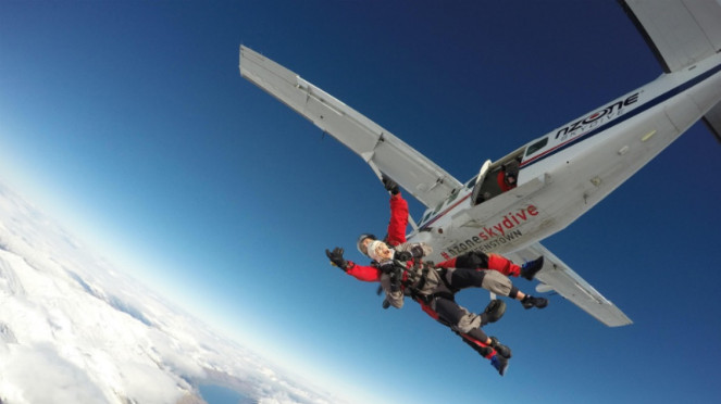 Skydiving di Selandia Baru.