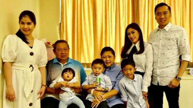 Ani Yudhioyono dan keluarga jalani perawatan di Singapura