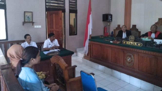 Pelaksanaa sidang tipiring di Pengadilan Negeri Denpasar, Rabu (13/2). (FOTO: Istimewa)